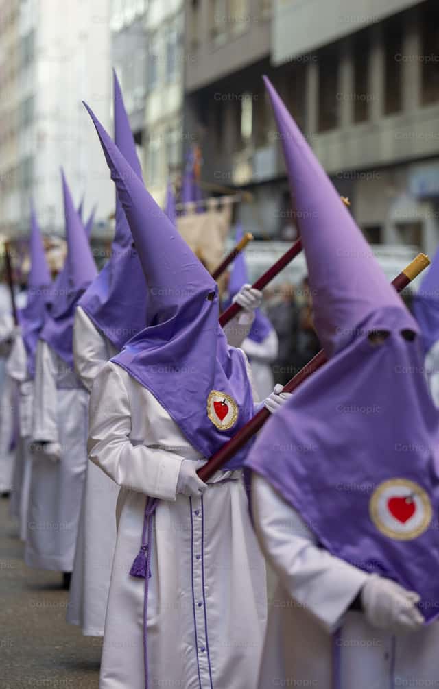 Steps of Faith: Photographs of Holy Week Processions | Cathopic