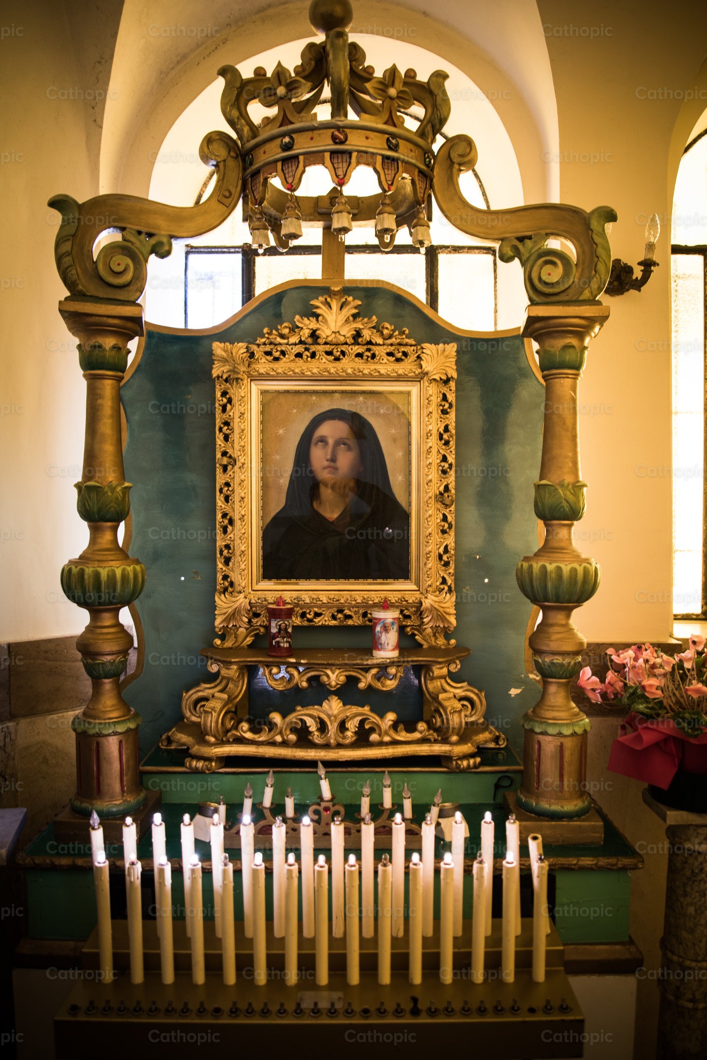 Fotografía de Altar con la imagen de la Dolorosa — Cathopic