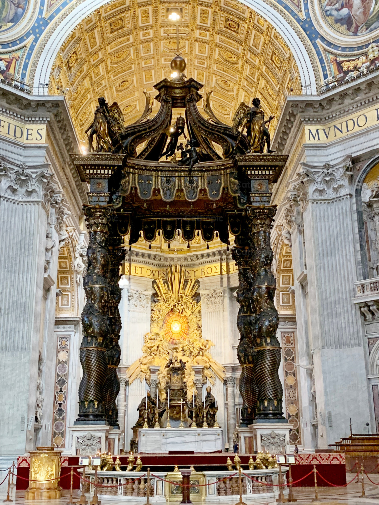 Altar of the Confession in Saint Peter Basilica photo - Cathopic