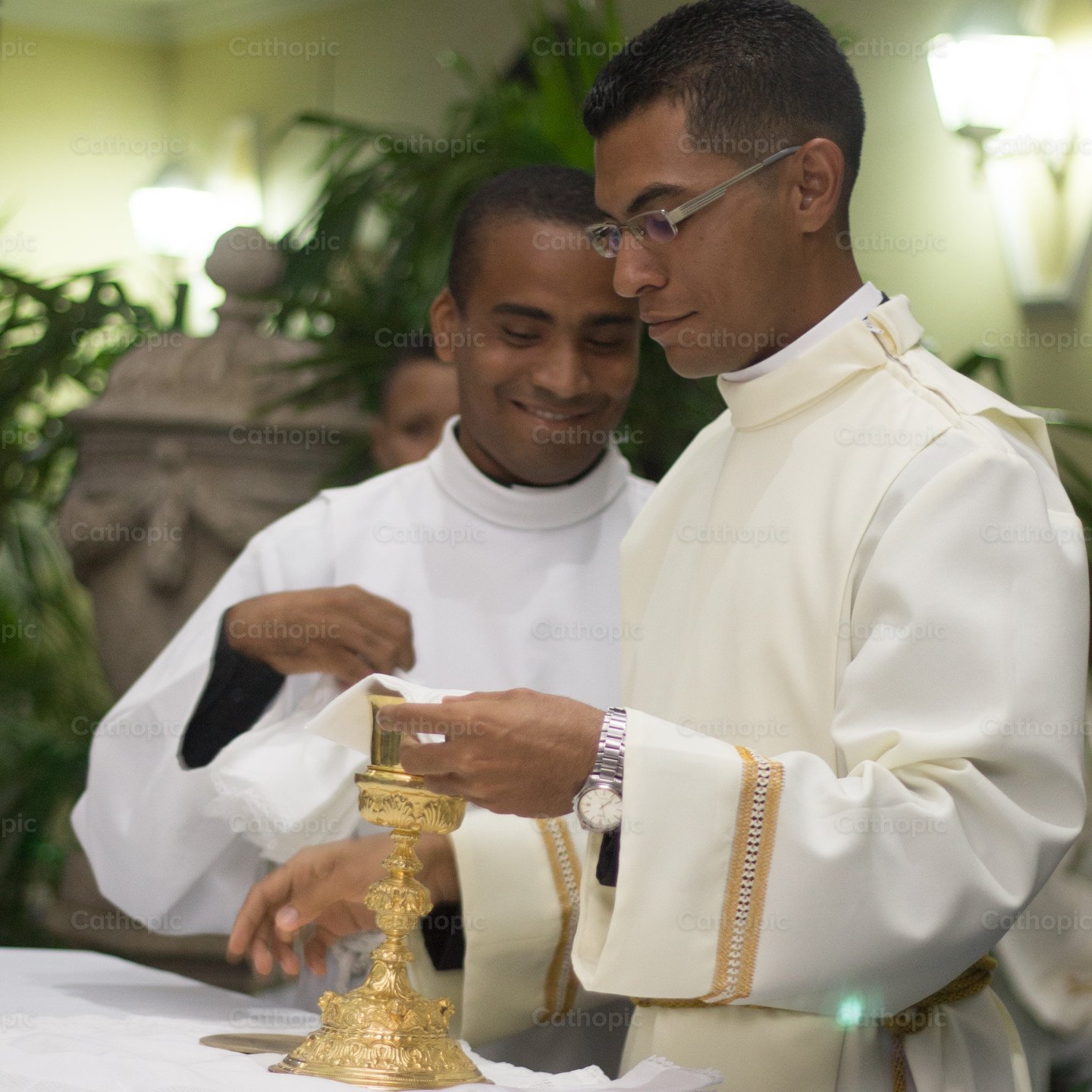 Purification of sacred vessels photo — Cathopic