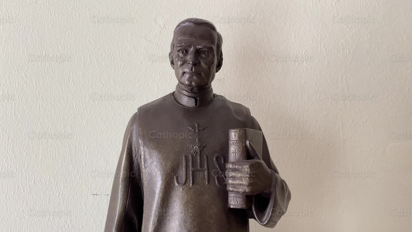 statue of Felix Rougier video | Cathopic