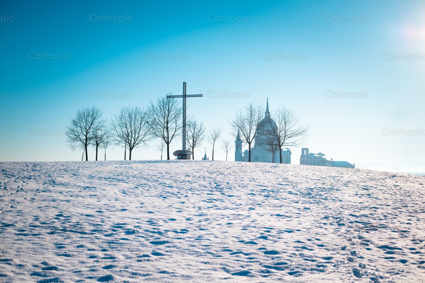 Cross & Basilica photo | Cathopic